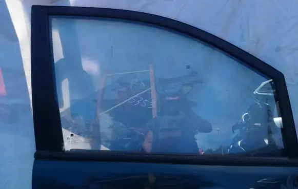 Hyundai Trajet Front door window glass four-door
