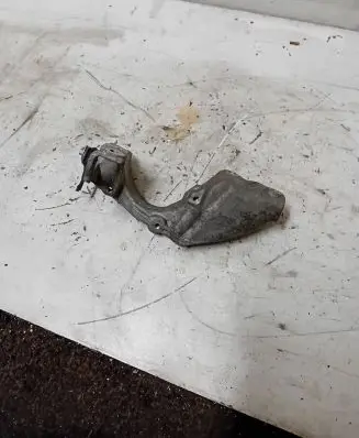 Nissan Qashqai Engine mounting bracket 147177968R