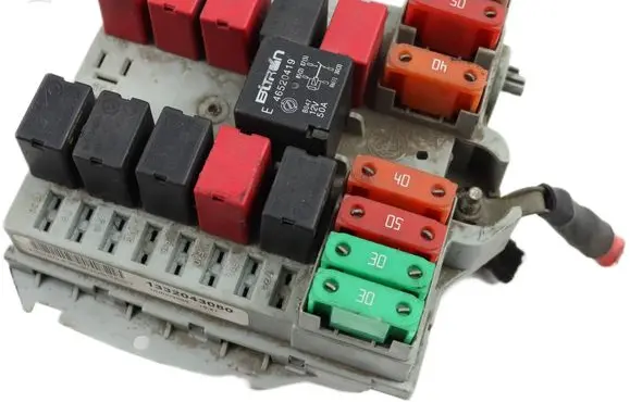 Peugeot Boxer Fuse module 1332043080 10022006