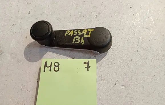 Volkswagen PASSAT B5 Rear door window winding handle
