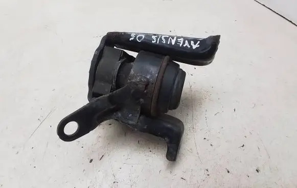 Toyota Avensis T250 Engine mount bracket