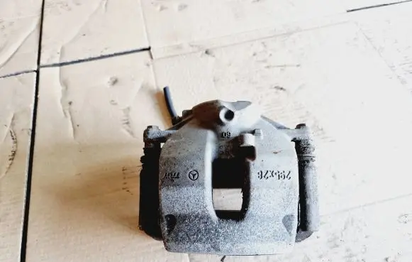 Mercedes-Benz C W204 Front brake caliper 29528 4847