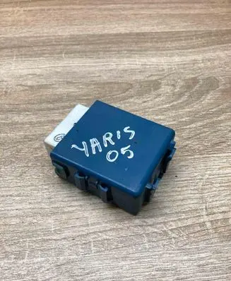 Toyota Yaris Door control unit/module 859800D050 MB0515003900