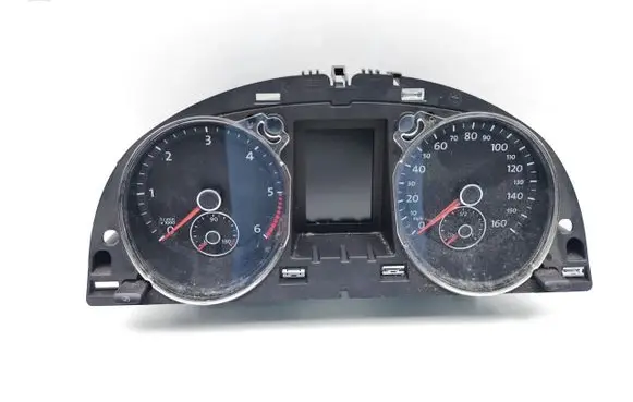 Volkswagen PASSAT B7 Speedometer (instrument cluster) 3AA920970E