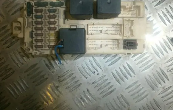 Mitsubishi Galant Fuse box set mr24316