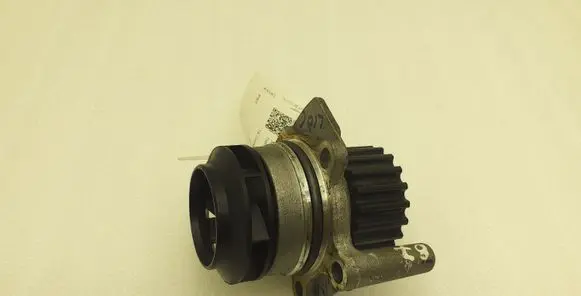 Volkswagen PASSAT B7 Water pump 03L121031A 03L121019