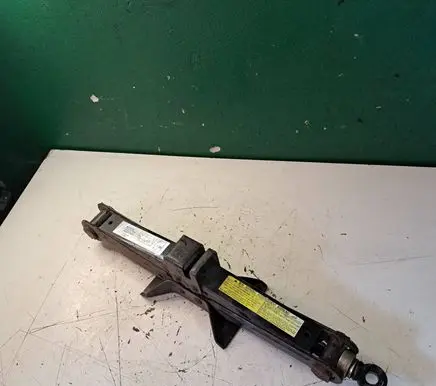 Mitsubishi Grandis Lift Jack 