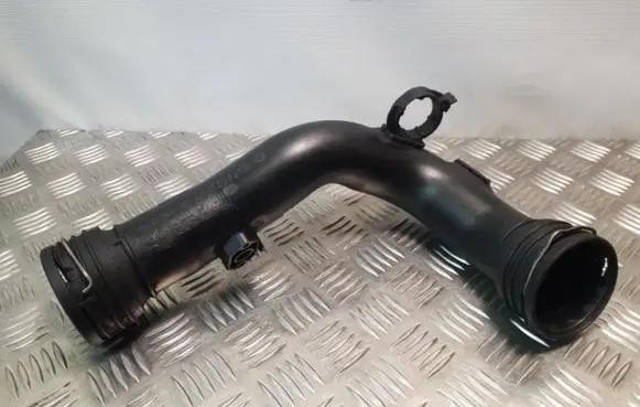 Audi A3 S3 8P Intercooler pipe mounting bracket 1K0145770D