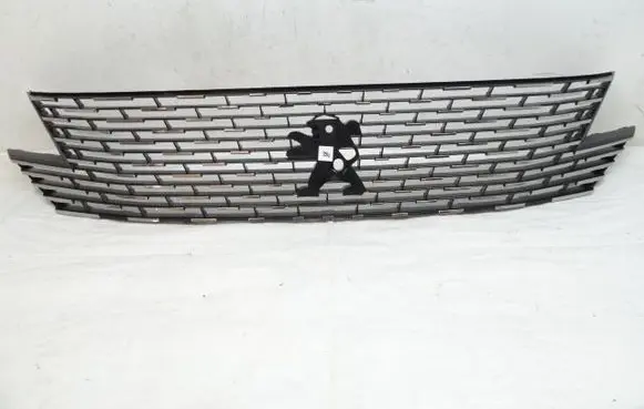 Peugeot 3008 II Front bumper upper radiator grill 9836769377