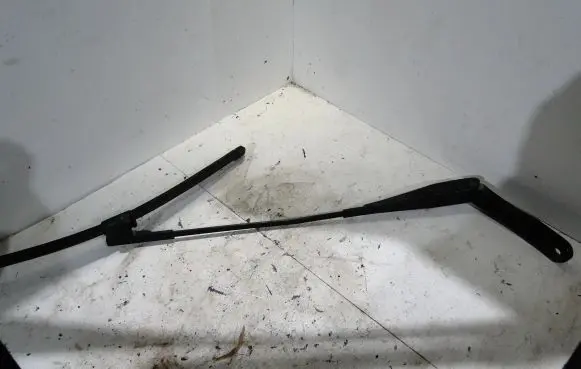 Opel Astra H Front wiper blade arm 13111220
