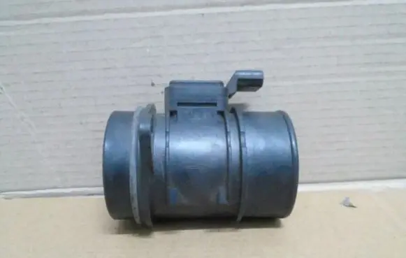 Renault Clio III Mass air flow meter 8200299956