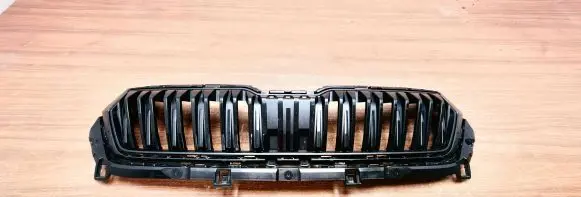 Skoda Karoq Front bumper upper radiator grill 57A853653G