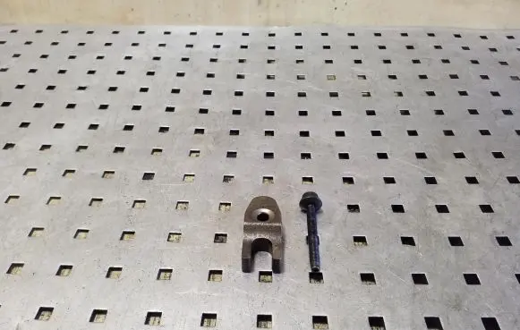 Volvo XC70 Fuel Injector clamp holder