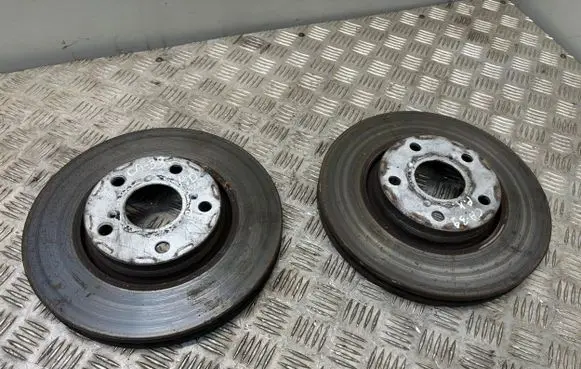Toyota Avensis T270 Front brake disc