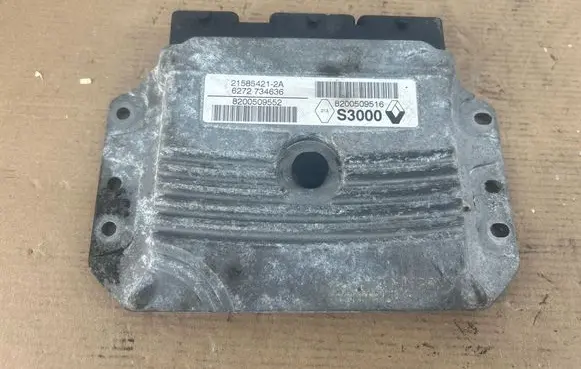 Renault Trafic III (X82) Engine control unit/module 8200509516 215854212A 8200509552
