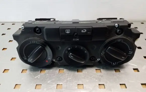 Volkswagen PASSAT B6 Climate control unit