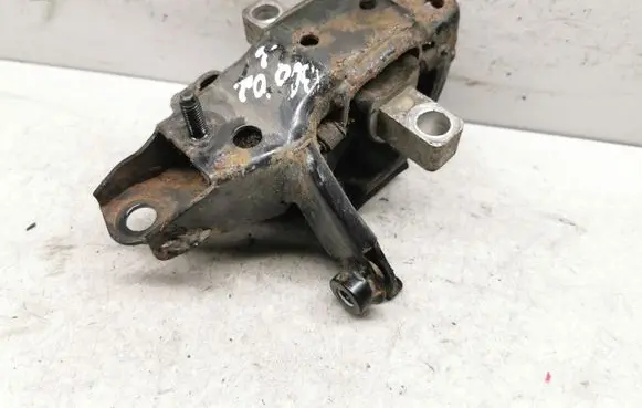 Volkswagen Polo Engine mount bracket 6Q0199555