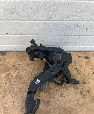 Mercedes-Benz A W169 Pedal assembly A1692900416 0110055B 0610066B