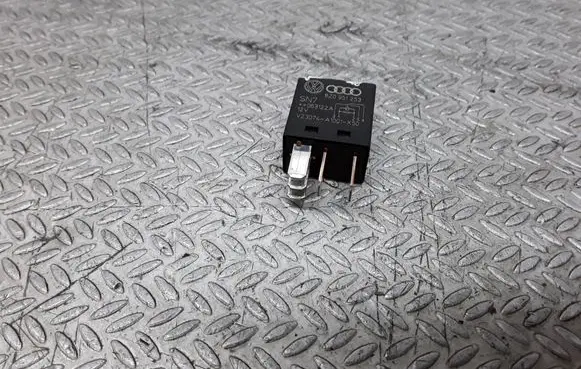 Audi A6 S6 C6 4F Other relay 8Z0951253