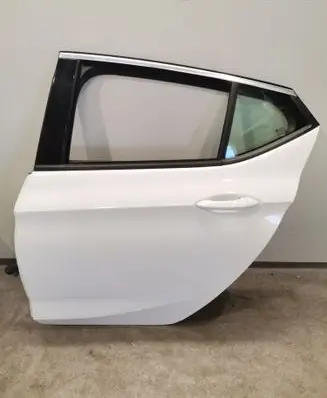 Opel Astra K Rear door