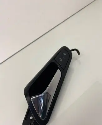 Volkswagen PASSAT B6 Front door interior handle 3C1837113D