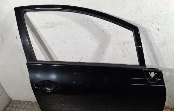 Toyota Auris 150 Front door 6700102260