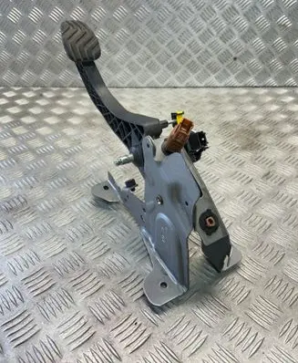 Nissan Qashqai Clutch pedal 465038803R
