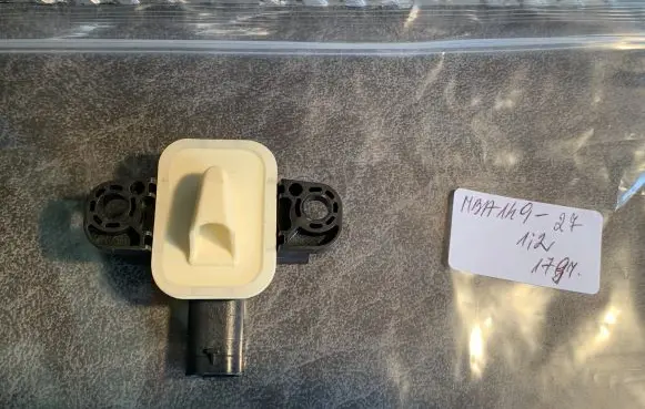 Mercedes-Benz GL X166 Airbag deployment crash/impact sensor A1668210351