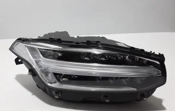 Volvo XC90 Headlight/headlamp 32342483