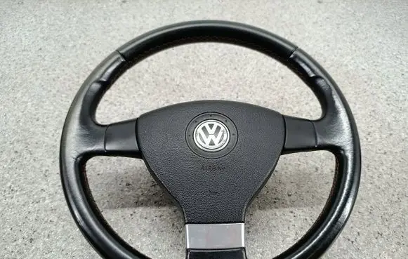 Volkswagen Polo IV 9N3 Steering wheel