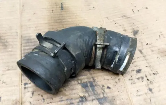 Mazda 323 Engine coolant pipe/hose