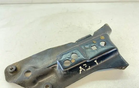 Audi A3 S3 A3 Sportback 8P Fender mounting bracket 8P0821136