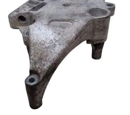 Volkswagen PASSAT B6 Engine mounting bracket 03G199207G