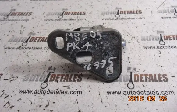 Mercedes-Benz E W211 Front door lower hinge 