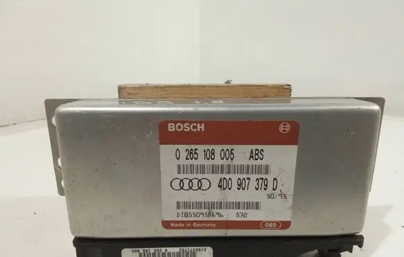 Audi A4 S4 B5 8D Engine control unit/module 4d0907379d 0265108005
