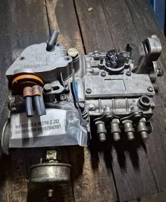 Mercedes-Benz 190 W201 Fuel injection high pressure pump 0400074890