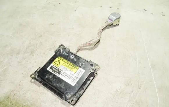 Toyota Avensis T270 Headlight ballast module Xenon 3900078258 8596751050