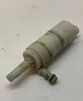 Jeep Grand Cherokee (WK) Headlight washer pump 8TW00754016