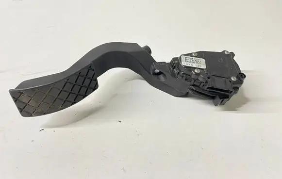 Audi A6 S6 C5 4B Accelerator throttle pedal 8D1721523J