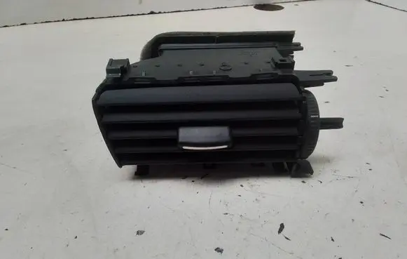 Volkswagen PASSAT B6 Dash center air vent grill 3C1819728E P0108668 T0024386