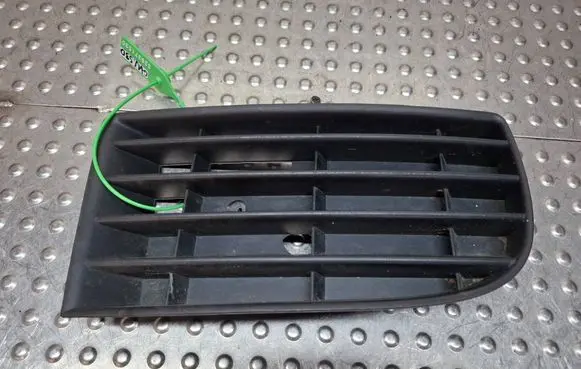 Volkswagen Golf V Front bumper lower grill S26371530 1K0853666