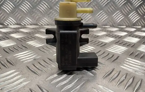 Volkswagen PASSAT B6 Turbo solenoid valve 1K0906627A