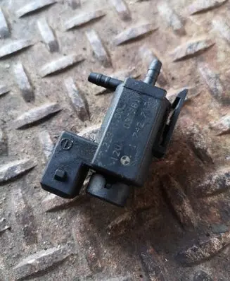 BMW 5 E39 Turbo solenoid valve 1742712