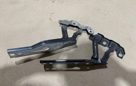 Cupra Formentor Engine bonnet/hood hinges 5FF823302 5FF823301