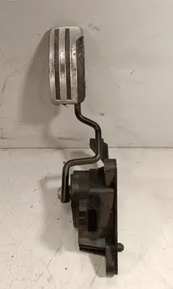 Nissan Qashqai+2 Accelerator throttle pedal 1013A