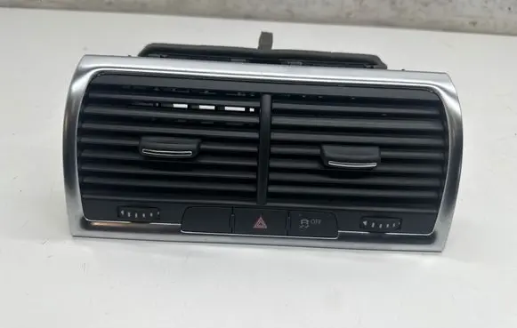 Audi Q7 4L Dash center air vent grill 4L0820951