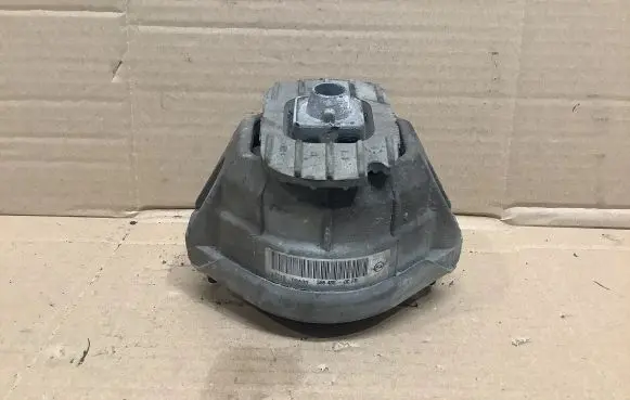 Engine mount bracket
