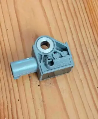 Mercedes-Benz C AMG W204 Airbag deployment crash/impact sensor A2048201985 04896011AB 5WK43584