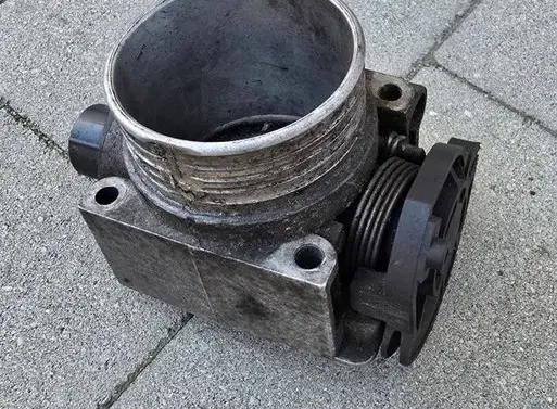 Volvo S40, V40 Throttle valve 9186780 086137 1832