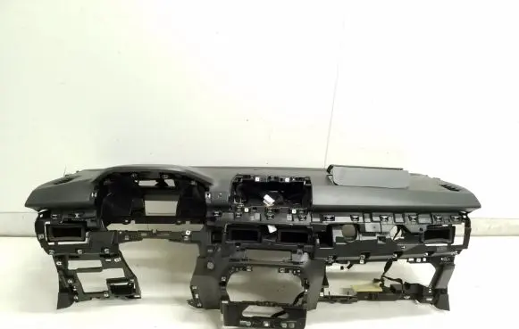 Dacia Sandero III Dashboard 681006727R